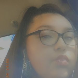 Meet your Posher, Adamaris